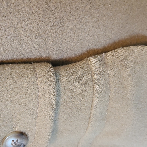 Wool coat size 4 Petite in camel - Picture 7 of 7